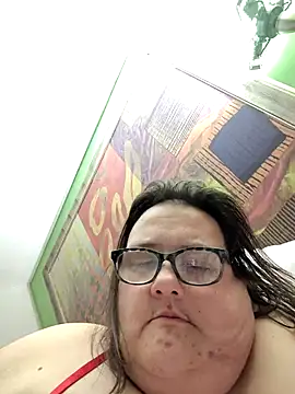 luvbug28 online show from March 13, 10:04 pm