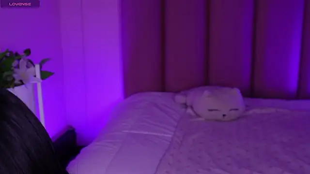 Snapshot of Dolcexx_ chatting on February 12, 8:19 pm Dolcexx online show from February 12, 8:19 pm