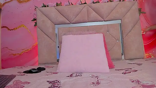 sweet  luna   online show from February 7, 10:56 am