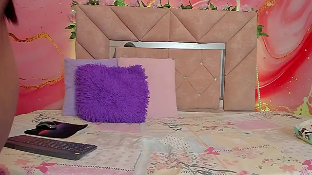 sweet  luna   online show from February 21, 11:01 am