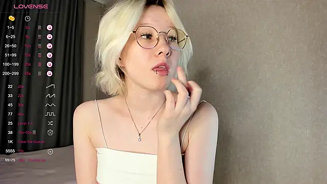 Allettaevee online show from March 24, 1:38 am