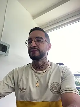 juanlouis pierre online show from February 12, 6:29 pm