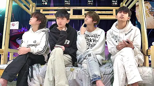 xiaohuangren01 online show from March 13, 5:56 am