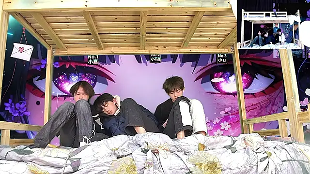 xiaohuangren01 online show from February 2, 1:32 pm