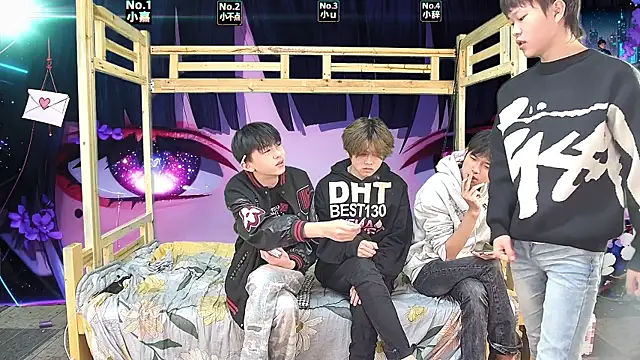 xiaohuangren01 online show from March 28, 1:28 am