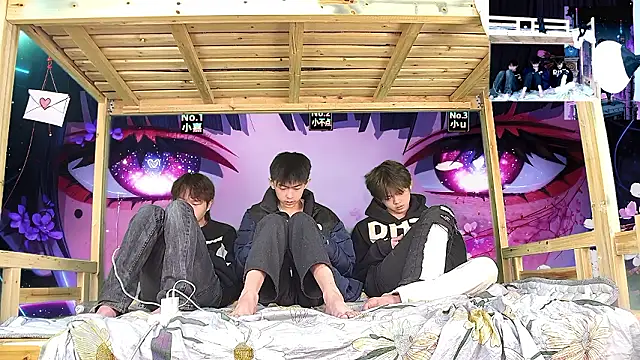 xiaohuangren01 online show from February 6, 1:56 am