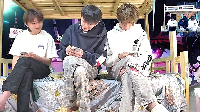 xiaohuangren01 online show from March 3, 3:35 am