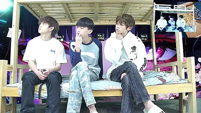 xiaohuangren01 online show from February 27, 12:33 am