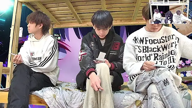 xiaohuangren01 online show from March 12, 3:34 am