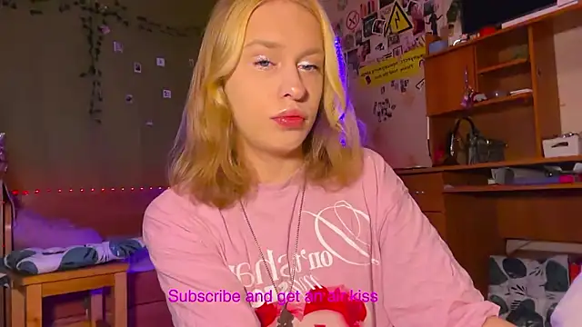 Snapshot of miss_barbie111 chatting on February 3, 6:11 am miss barbie111 online show from February 3, 6:11 am