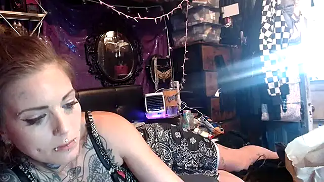 Snapshot of allymoon1369 chatting on July 5, 1:10 am allymoon1369 online show from July 5, 1:10 am