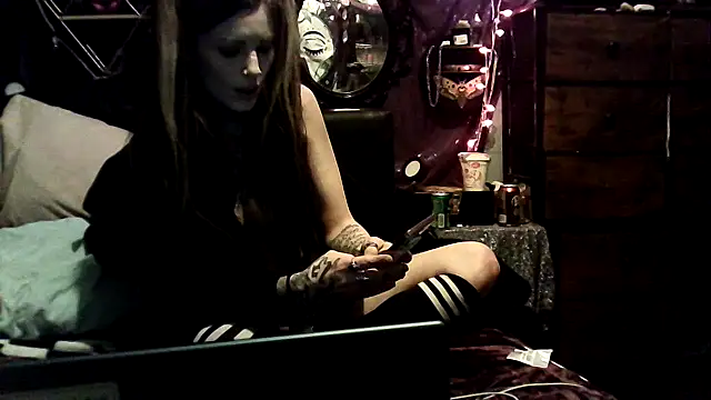 allymoon1369 online show from April 13, 7:01 am