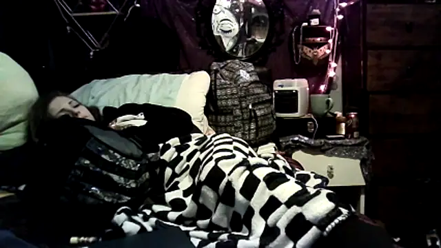 allymoon1369 online show from April 13, 7:07 pm