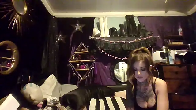 allymoon1369 online show from May 14, 8:22 am
