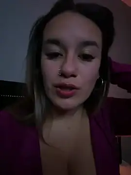 LatinaFuegoX online show from July 5, 4:30 am