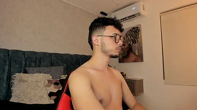 Snapshot of Alhan_Twink chatting on July 18, 7:50 am Alhan Twink online show from July 18, 7:50 am