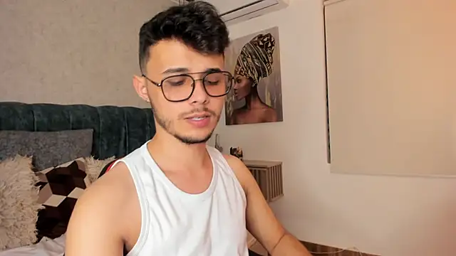Snapshot of Alhan_Twink chatting on July 16, 7:38 am Alhan Twink online show from July 16, 7:38 am
