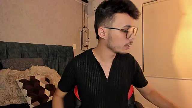 Snapshot of Alhan_Twink chatting on July 12, 4:13 am Alhan Twink online show from July 12, 4:13 am