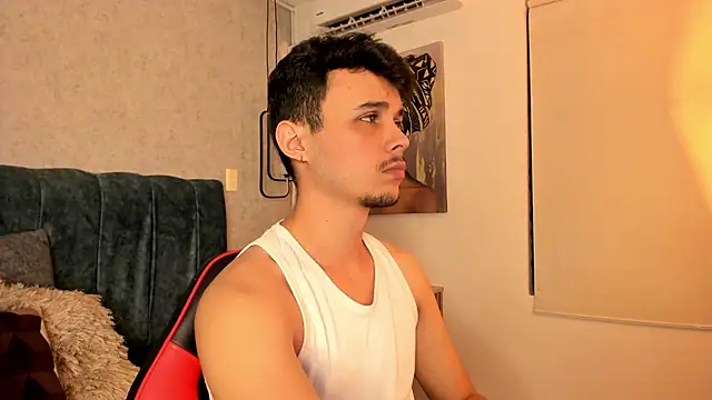 Snapshot of Alhan_Twink chatting on July 1, 4:24 am Alhan Twink online show from July 1, 4:24 am