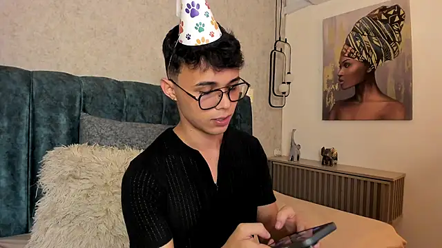 Snapshot of Alhan_Twink chatting on June 2, 5:40 am Alhan Twink online show from June 2, 5:40 am