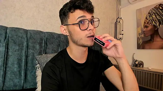 Snapshot of Alhan_Twink chatting on June 10, 5:30 am Alhan Twink online show from June 10, 5:30 am