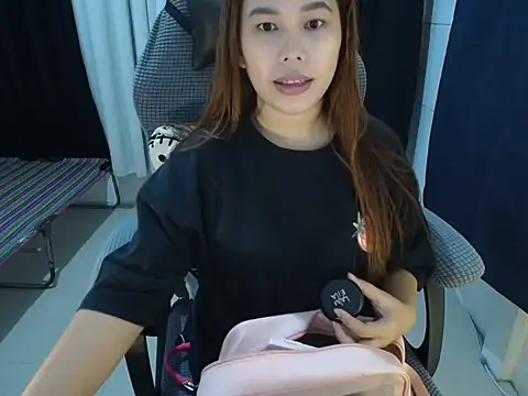 Snapshot of Bellashoweey chatting on June 30, 11:21 am Bellashoweey online show from June 30, 11:21 am