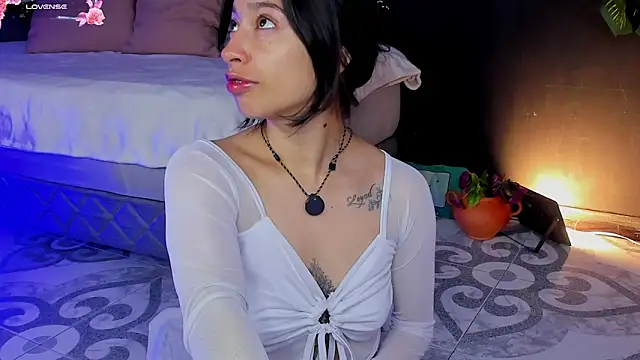 Noaah25  online show from March 19, 3:50 am