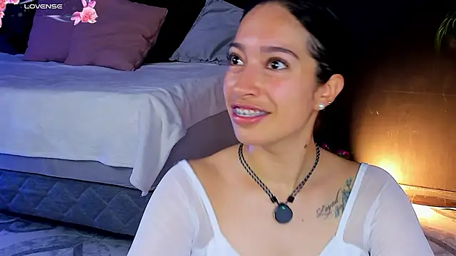 Noaah25  online show from March 29, 3:30 am