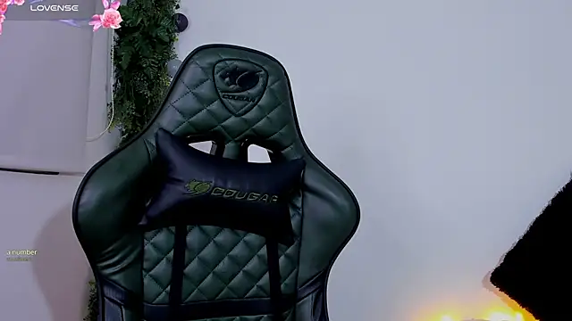 Noaah25  online show from April 4, 4:19 am