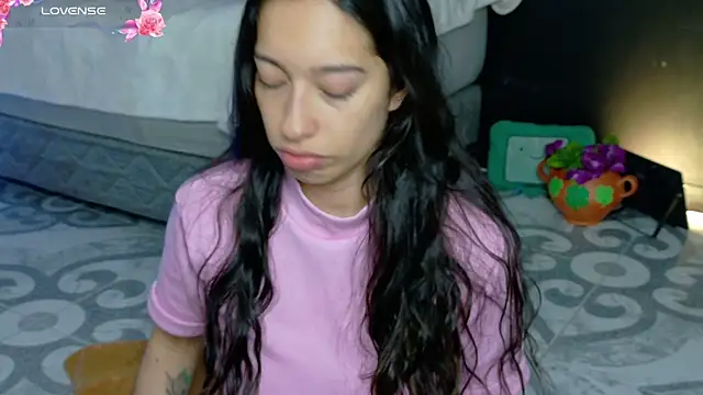 Noaah25  online show from April 19, 3:29 am