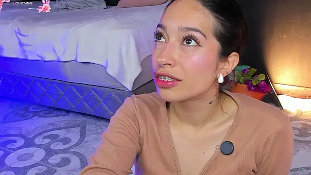 Noaah25  online show from March 6, 4:07 am