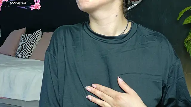 Noaah25  online show from April 17, 3:20 am