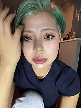 BADBITCHISAKI online show from April 4, 1:39 pm