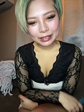 BADBITCHISAKI online show from April 13, 1:15 pm