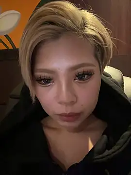 BADBITCHISAKI online show from March 11, 2:22 pm