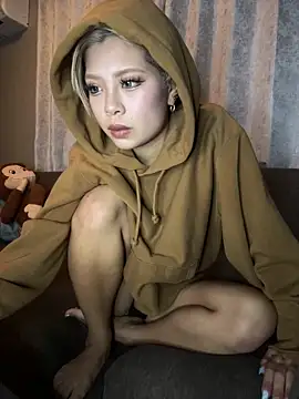 BADBITCHISAKI online show from March 10, 2:32 pm