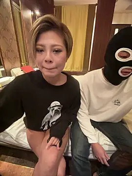 BADBITCHISAKI online show from February 11, 12:05 pm