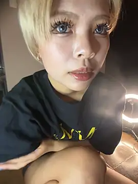 BADBITCHISAKI online show from March 23, 1:55 pm