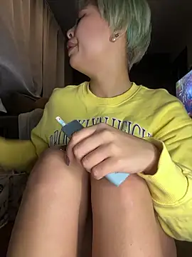 BADBITCHISAKI online show from April 16, 1:23 pm