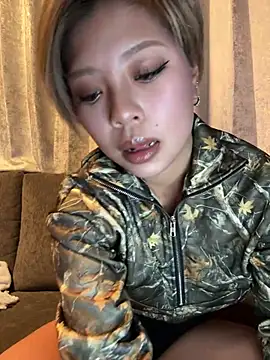 BADBITCHISAKI online show from February 2, 1:10 pm