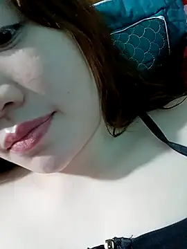 Snapshot of lylinhjim chatting on February 12, 3:12 pm lylinhjim online show from February 12, 3:12 pm