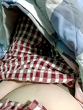 Snapshot of lylinhjim chatting on February 3, 1:27 am lylinhjim online show from February 3, 1:27 am