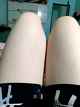 Snapshot of lylinhjim chatting on January 19, 1:37 pm lylinhjim online show from January 19, 1:37 pm