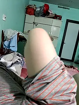 Snapshot of lylinhjim chatting on January 18, 8:34 pm lylinhjim online show from January 18, 8:34 pm