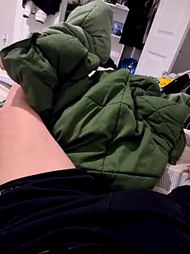 Snapshot of Tom32828 chatting on February 28, 7:19 am Tom32828 online show from February 28, 7:19 am