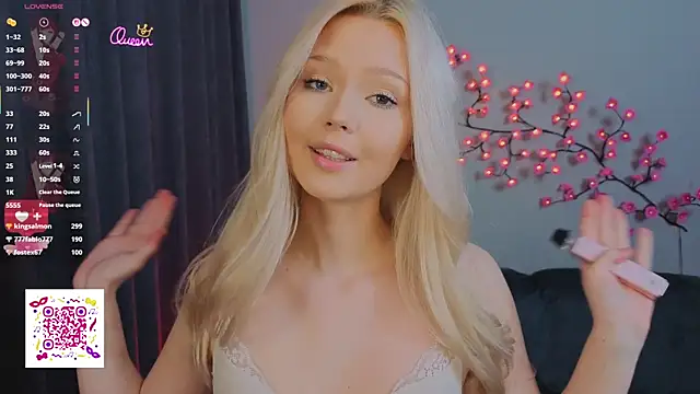 ElsaDivine online show from April 9, 2:23 pm