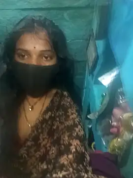 Snapshot of priyasharma899 chatting on March 20, 12:44 am priyasharma899 online show from March 20, 12:44 am