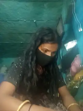 Snapshot of priyasharma899 chatting on March 14, 4:24 pm priyasharma899 online show from March 14, 4:24 pm