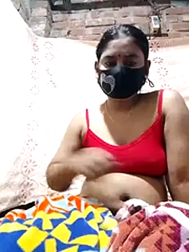 Hot Sweeti online show from February 9, 11:30 am