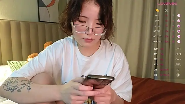 nullgirl online show from February 24, 2:45 am